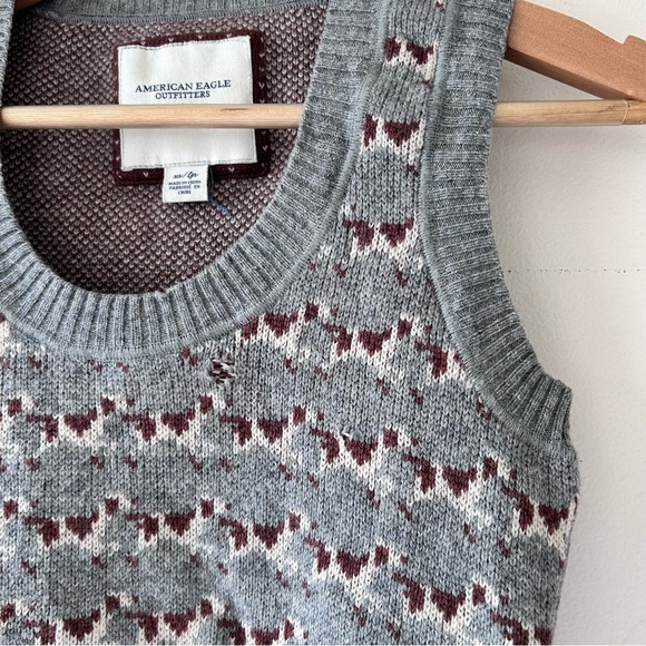 AEO | Puppy-Patterned Cropped Knit Vest - Picture 4 of 4